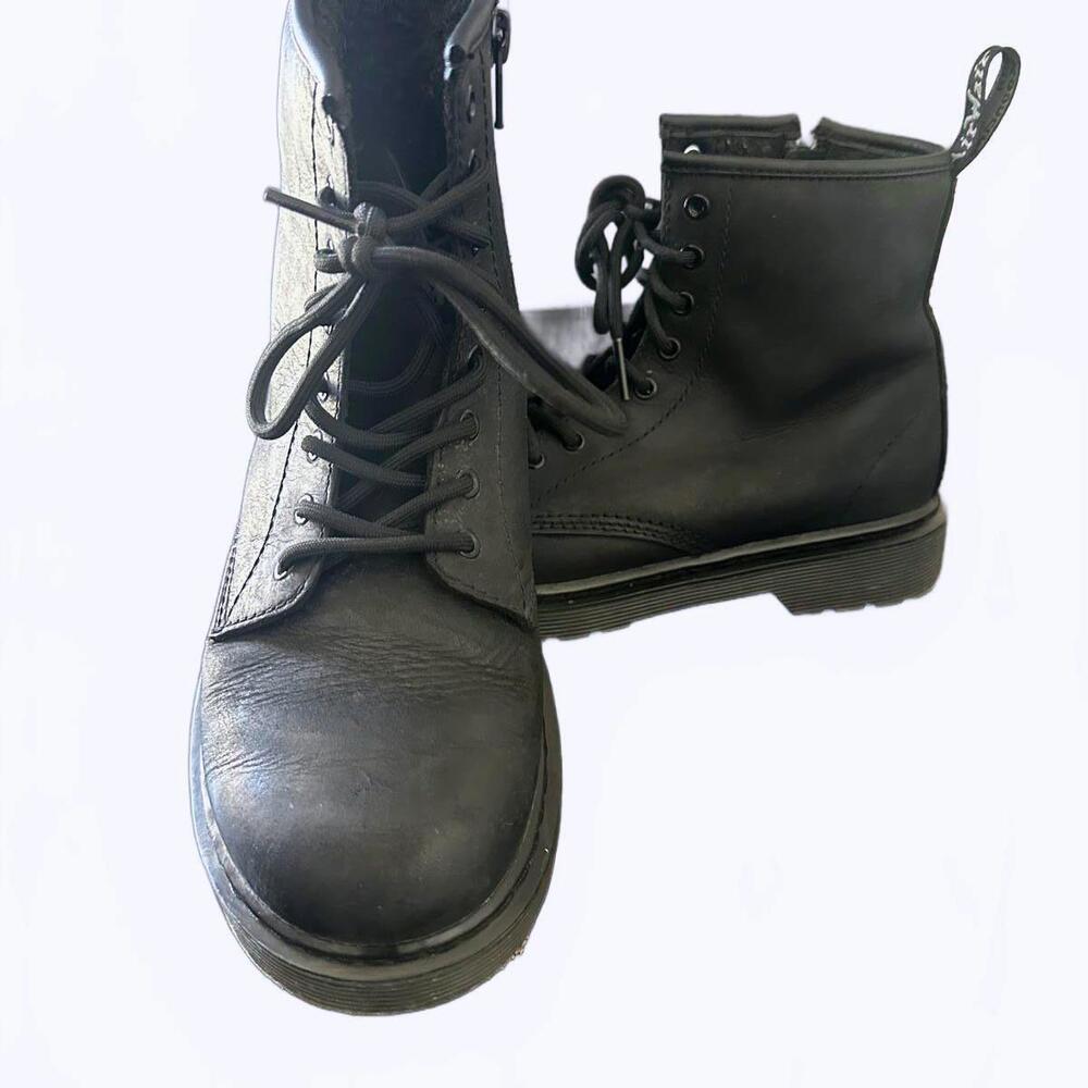 Dr. Matens Black Matte Sherpa Lined AirWair Bouncing Soles Lace-Up Boots- 4 Kids